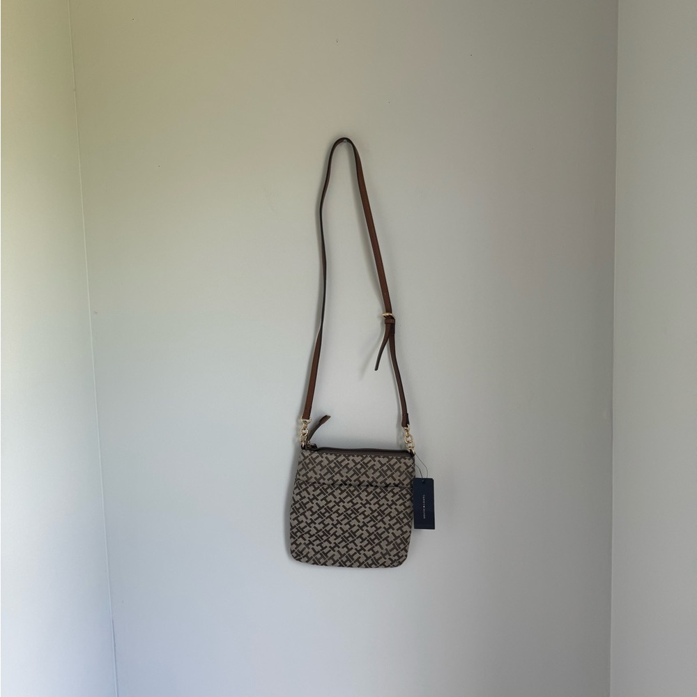 NWT Tommy Hilfiger Crossbody Bag